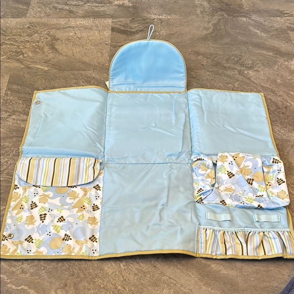 NWOT Gund Baby Portable Diaper Bag, Zoo Animal, Fold Out Bag, Holiday, On The Go - Picture 9 of 16